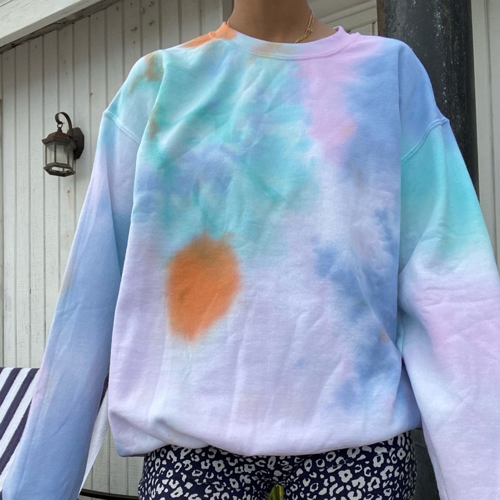 HAND MADE TIE DYE CREWNECK